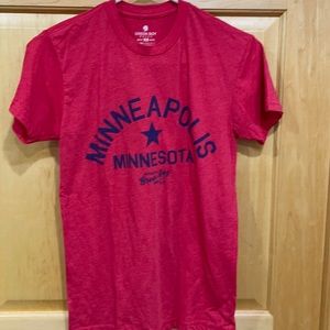 Green boy red Minneapolis minnesota t-shirt XS